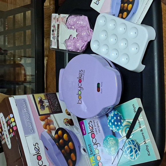 🆕️ Baby Cakes  Purple Cake Pop Maker Lot w/ Cookbook Tray Unicorn Pop Mold - Picture 1 of 10